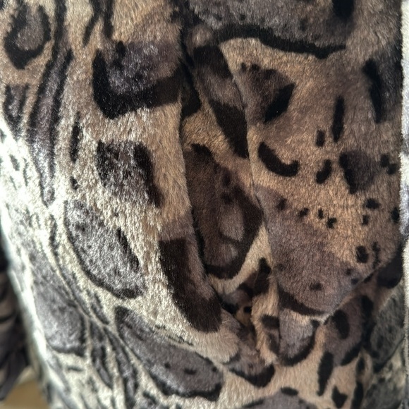 Tudor Court Gray and Black Leopard Faux Fur Shawl Collar Jacket - Picture 7 of 11